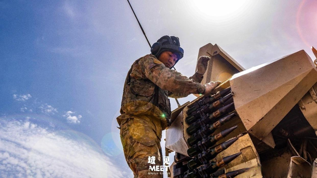 PLAA soldier loading 35mm rounds into a PGZ-09